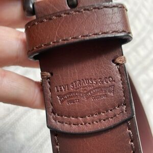 NWOT Men’s Levi’s belt sz L 38-40 inch waist. 7 holes for that perfect fit.